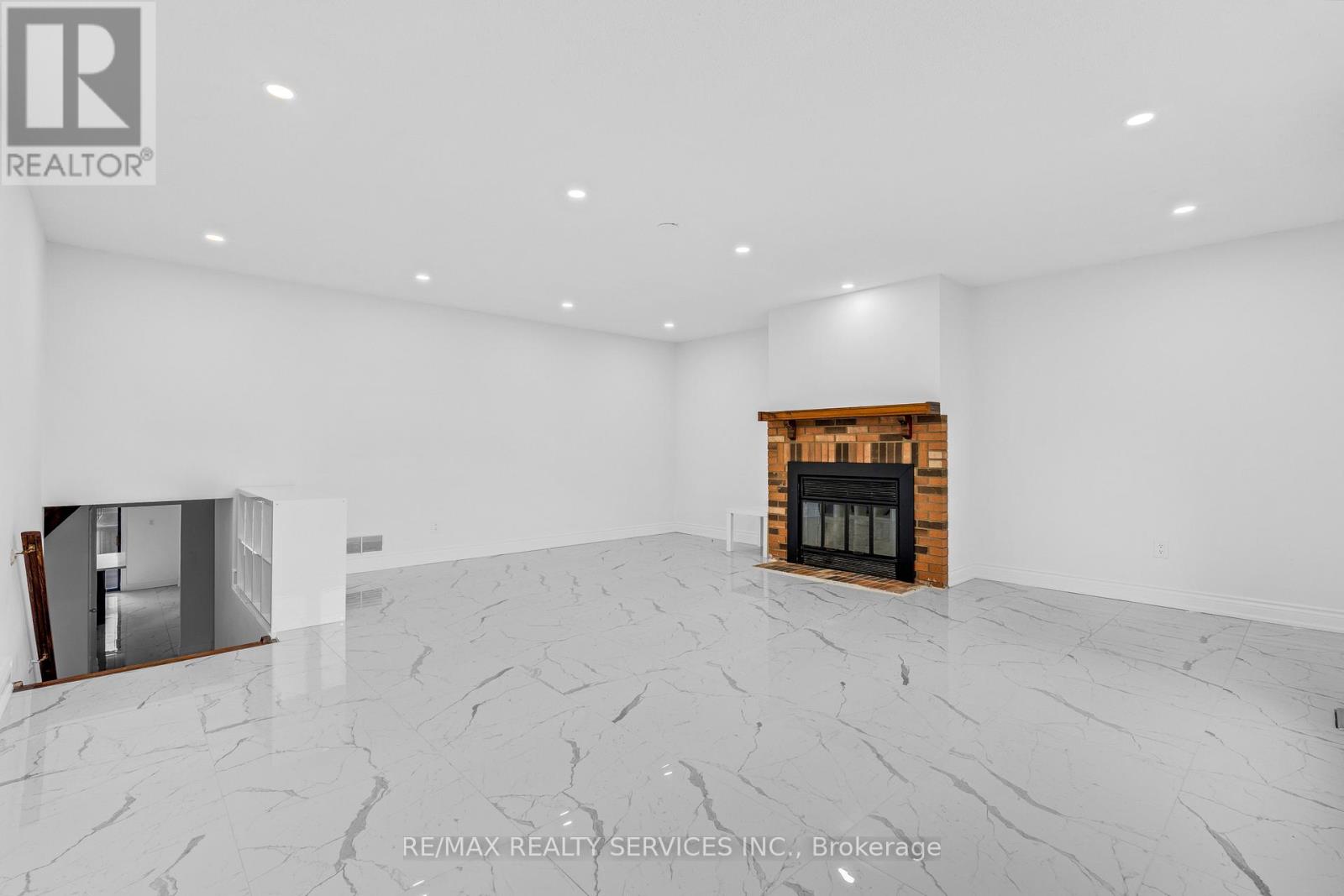 Upper - 4354 Waterford Crescent, Mississauga, Ontario  L5R 2B2 - Photo 11 - W12474700