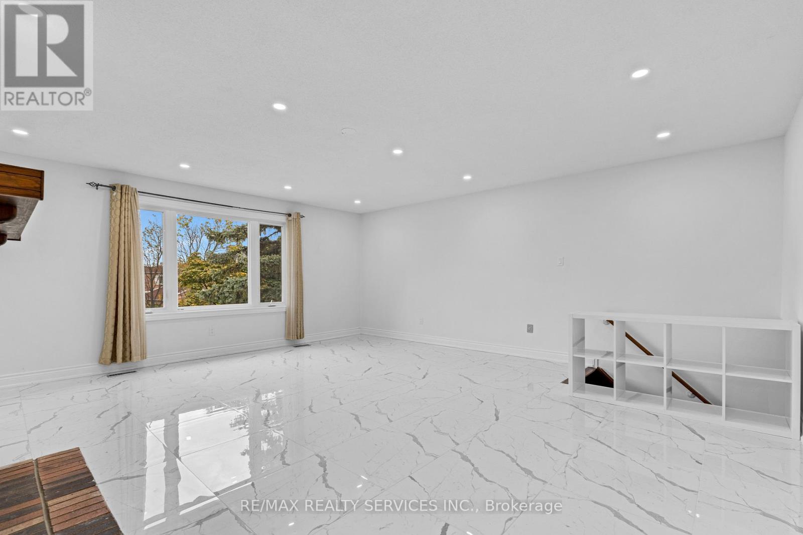 Upper - 4354 Waterford Crescent, Mississauga, Ontario  L5R 2B2 - Photo 12 - W12474700