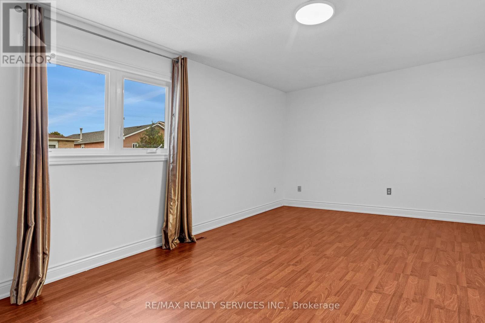 Upper - 4354 Waterford Crescent, Mississauga, Ontario  L5R 2B2 - Photo 13 - W12474700