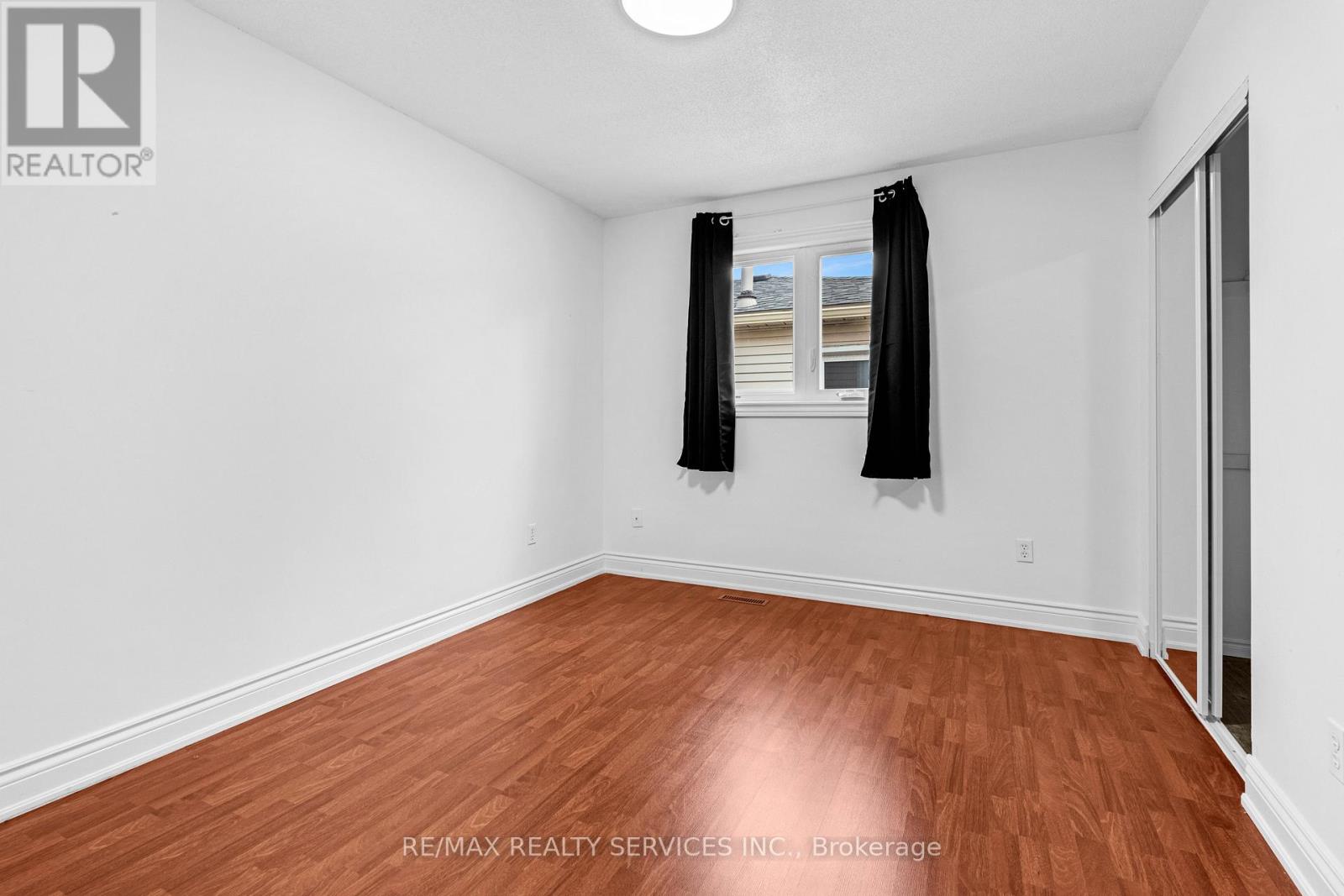 Upper - 4354 Waterford Crescent, Mississauga, Ontario  L5R 2B2 - Photo 15 - W12474700
