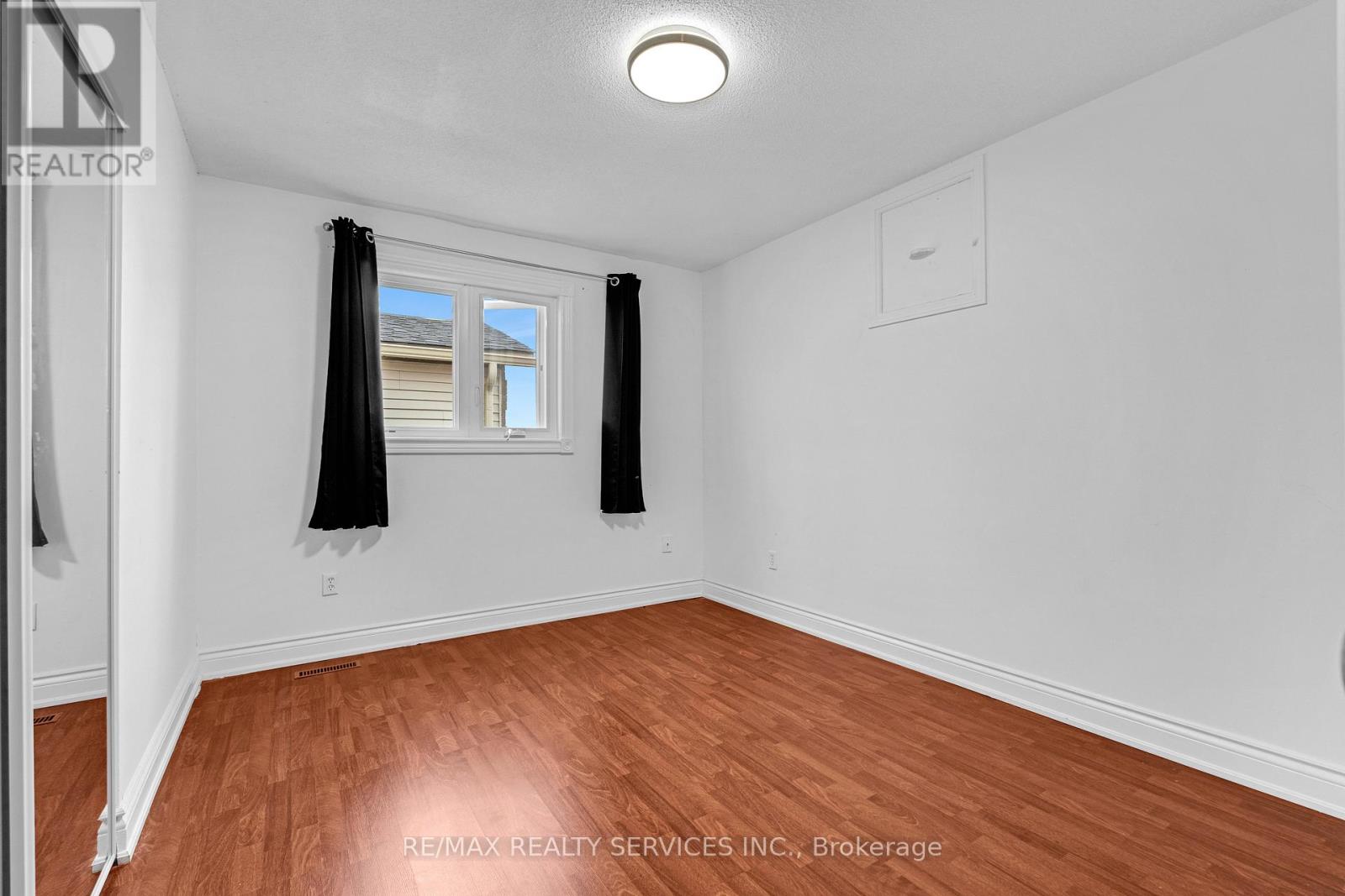 Upper - 4354 Waterford Crescent, Mississauga, Ontario  L5R 2B2 - Photo 16 - W12474700