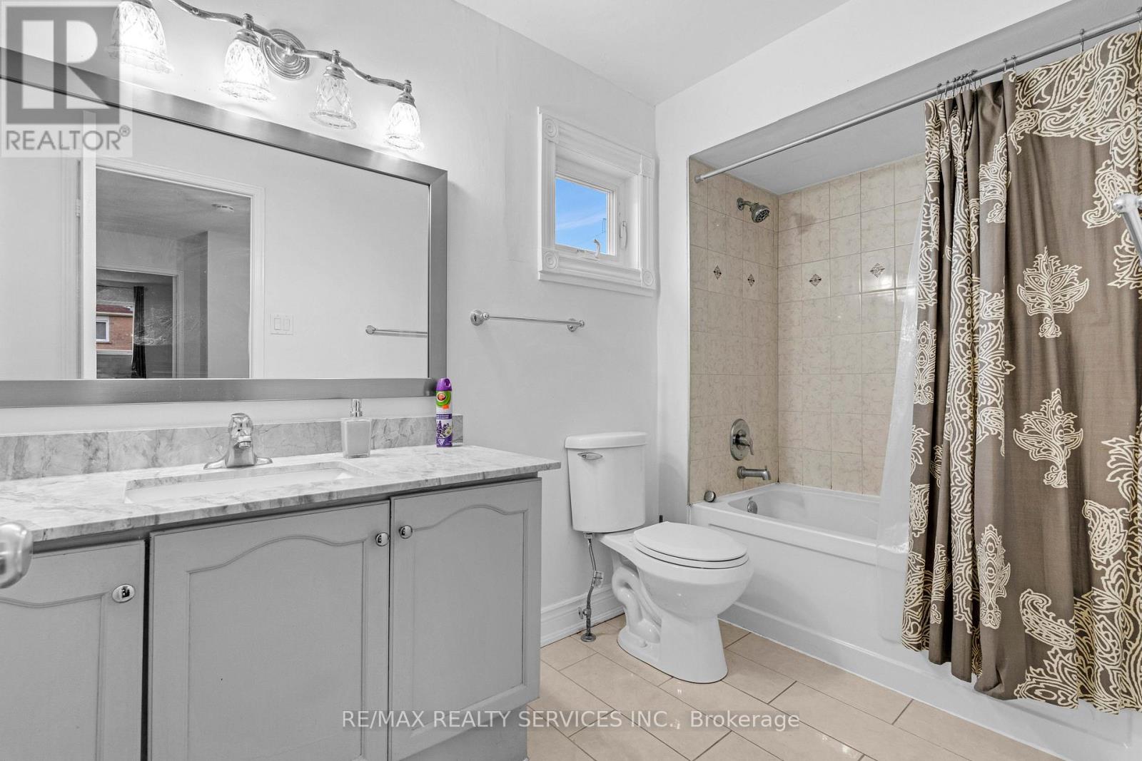 Upper - 4354 Waterford Crescent, Mississauga, Ontario  L5R 2B2 - Photo 17 - W12474700