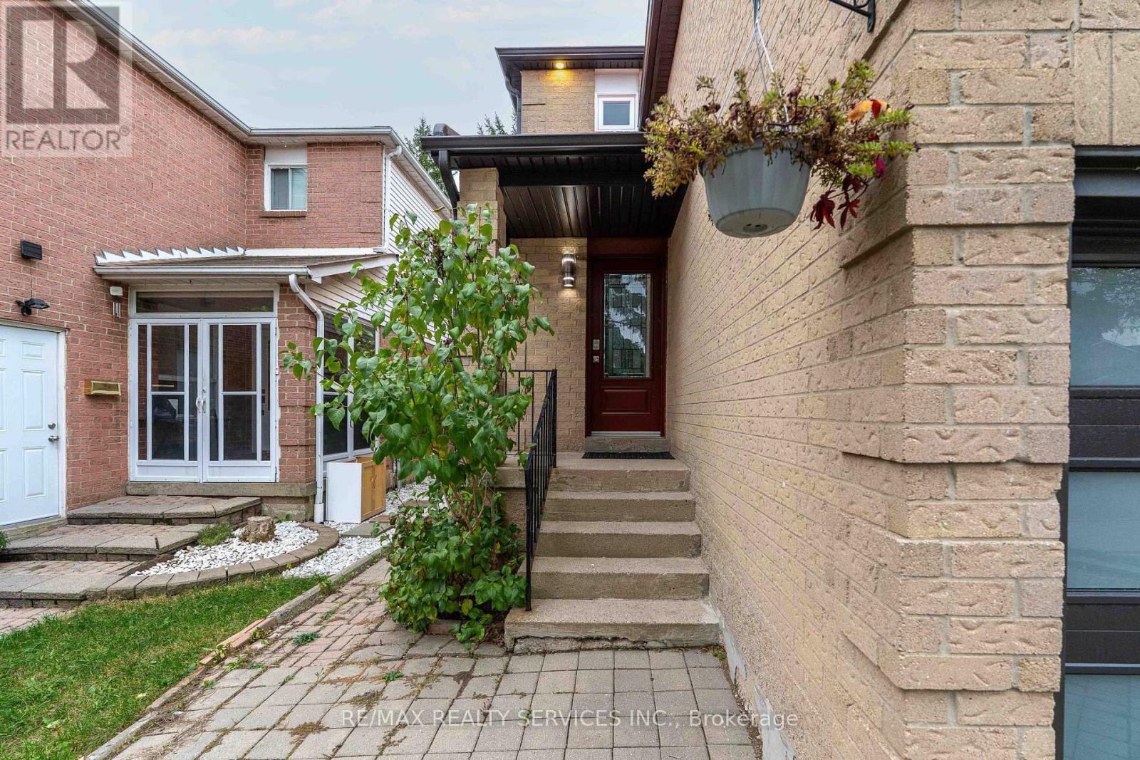 Upper - 4354 Waterford Crescent, Mississauga, Ontario  L5R 2B2 - Photo 4 - W12474700