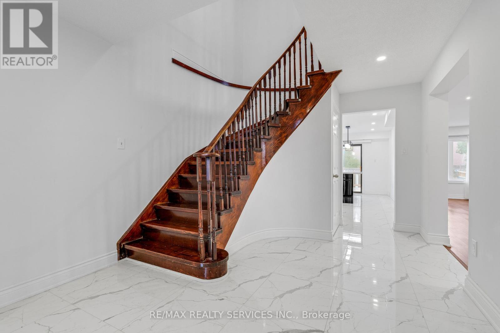 Upper - 4354 Waterford Crescent, Mississauga, Ontario  L5R 2B2 - Photo 5 - W12474700