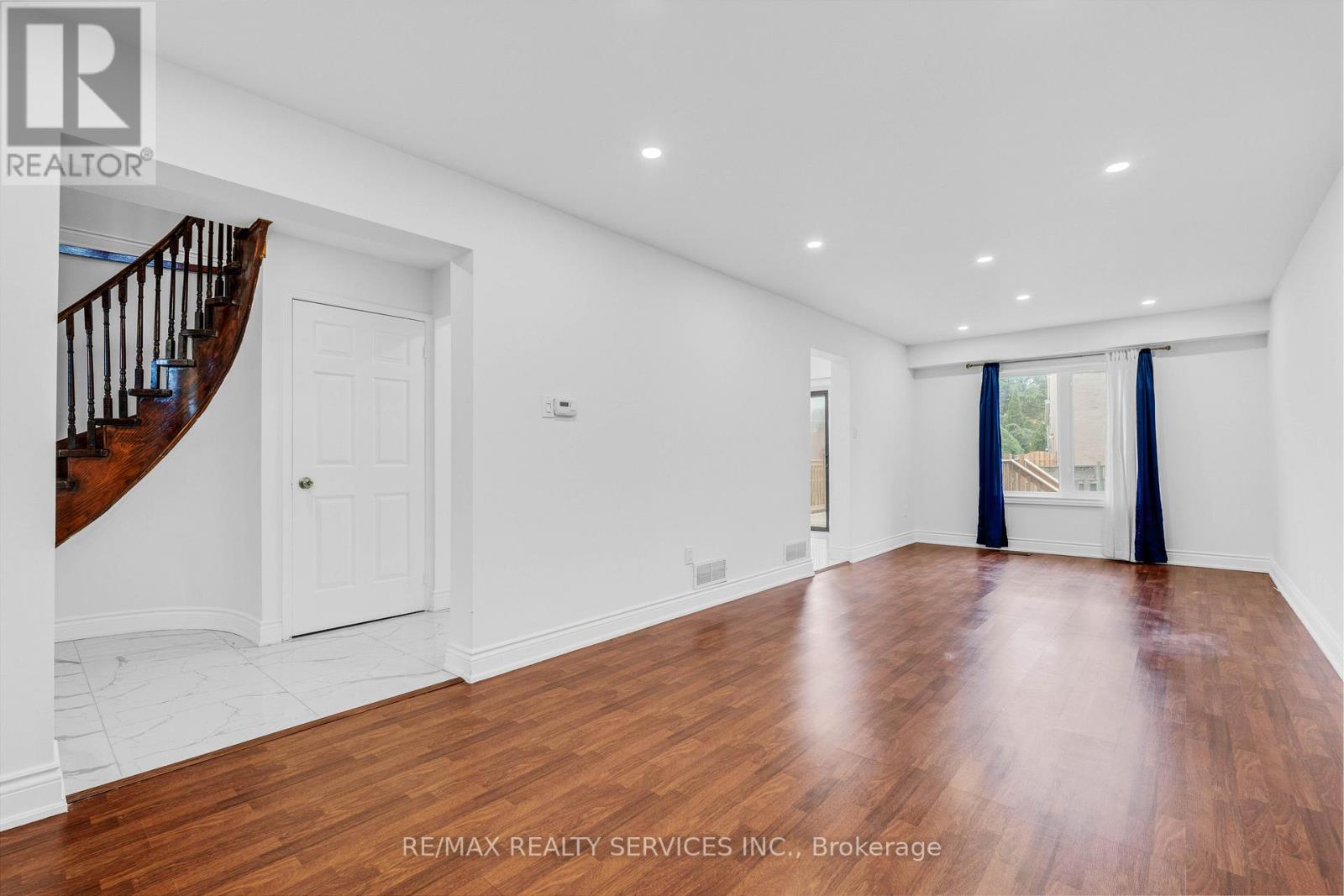 Upper - 4354 Waterford Crescent, Mississauga, Ontario  L5R 2B2 - Photo 9 - W12474700