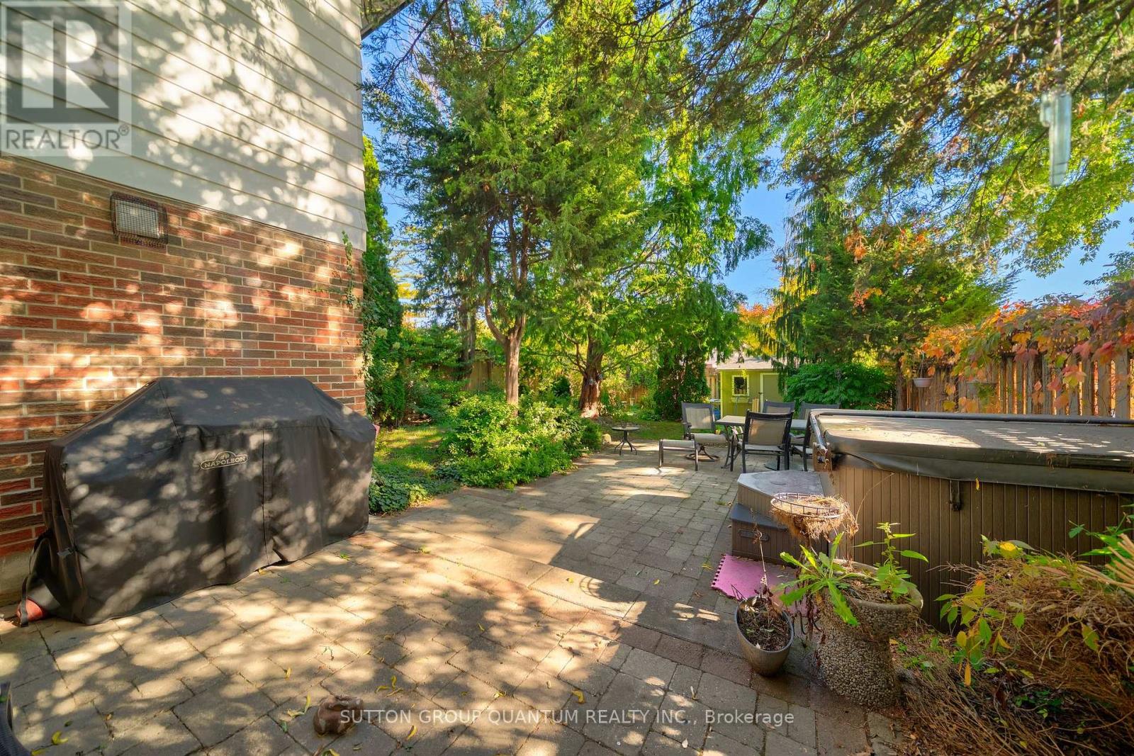 1224 Fairdale Drive, Mississauga, Ontario  L5C 1K4 - Photo 24 - W12474741