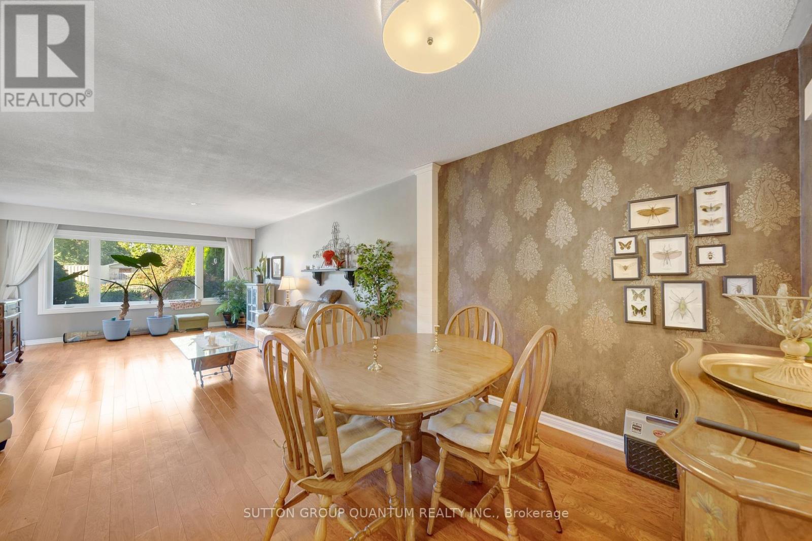 1224 Fairdale Drive, Mississauga, Ontario  L5C 1K4 - Photo 9 - W12474741
