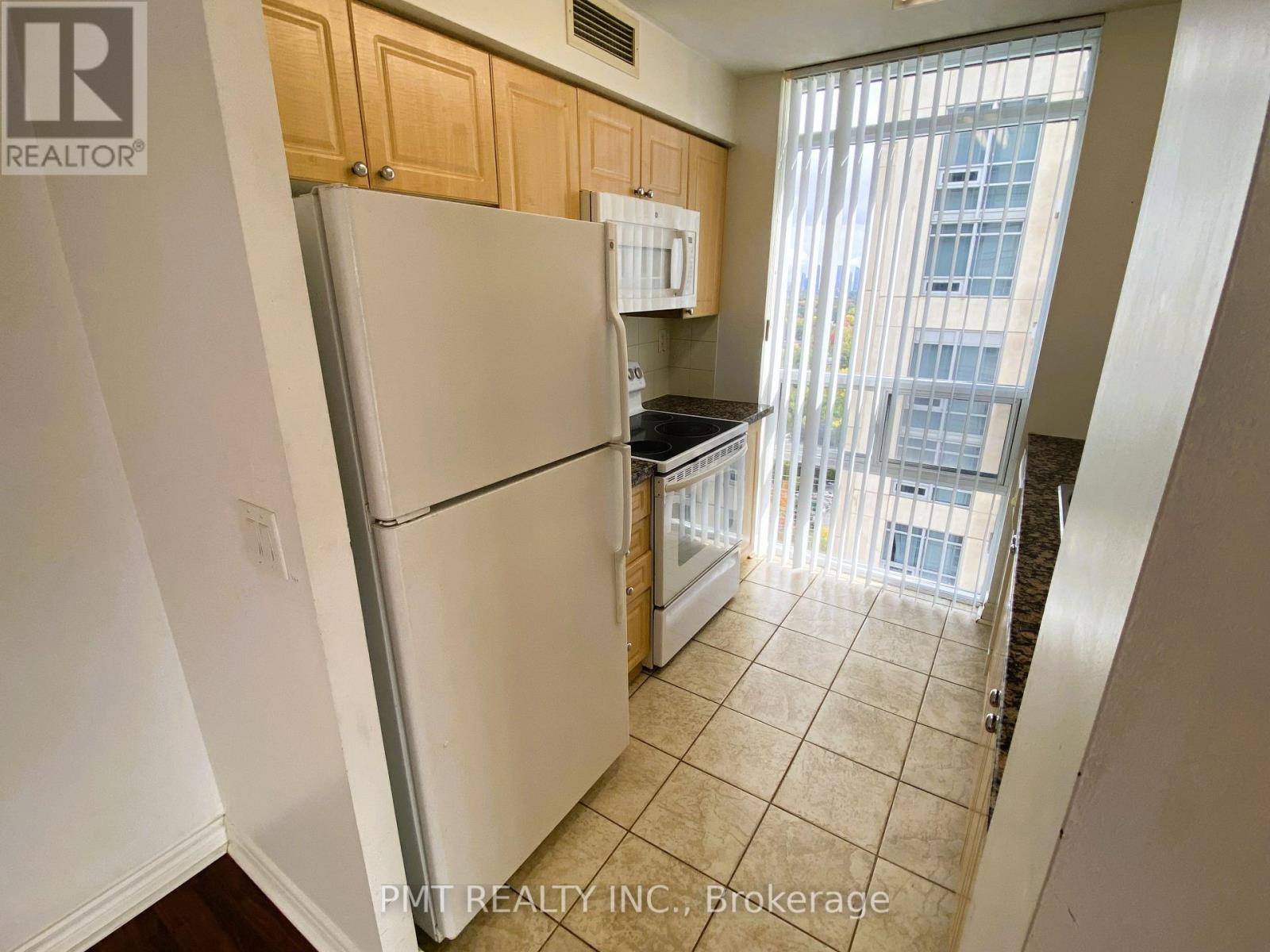 2203 - 5 Michael Power Place, Toronto, Ontario  M9A 0A3 - Photo 10 - W12474744