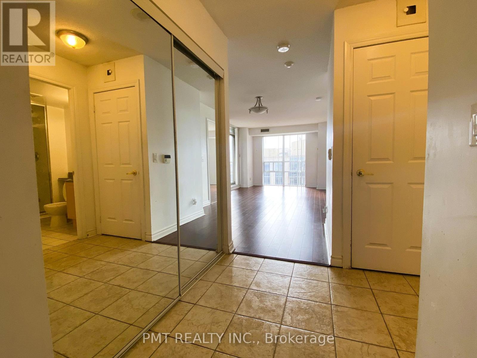 2203 - 5 Michael Power Place, Toronto, Ontario  M9A 0A3 - Photo 2 - W12474744
