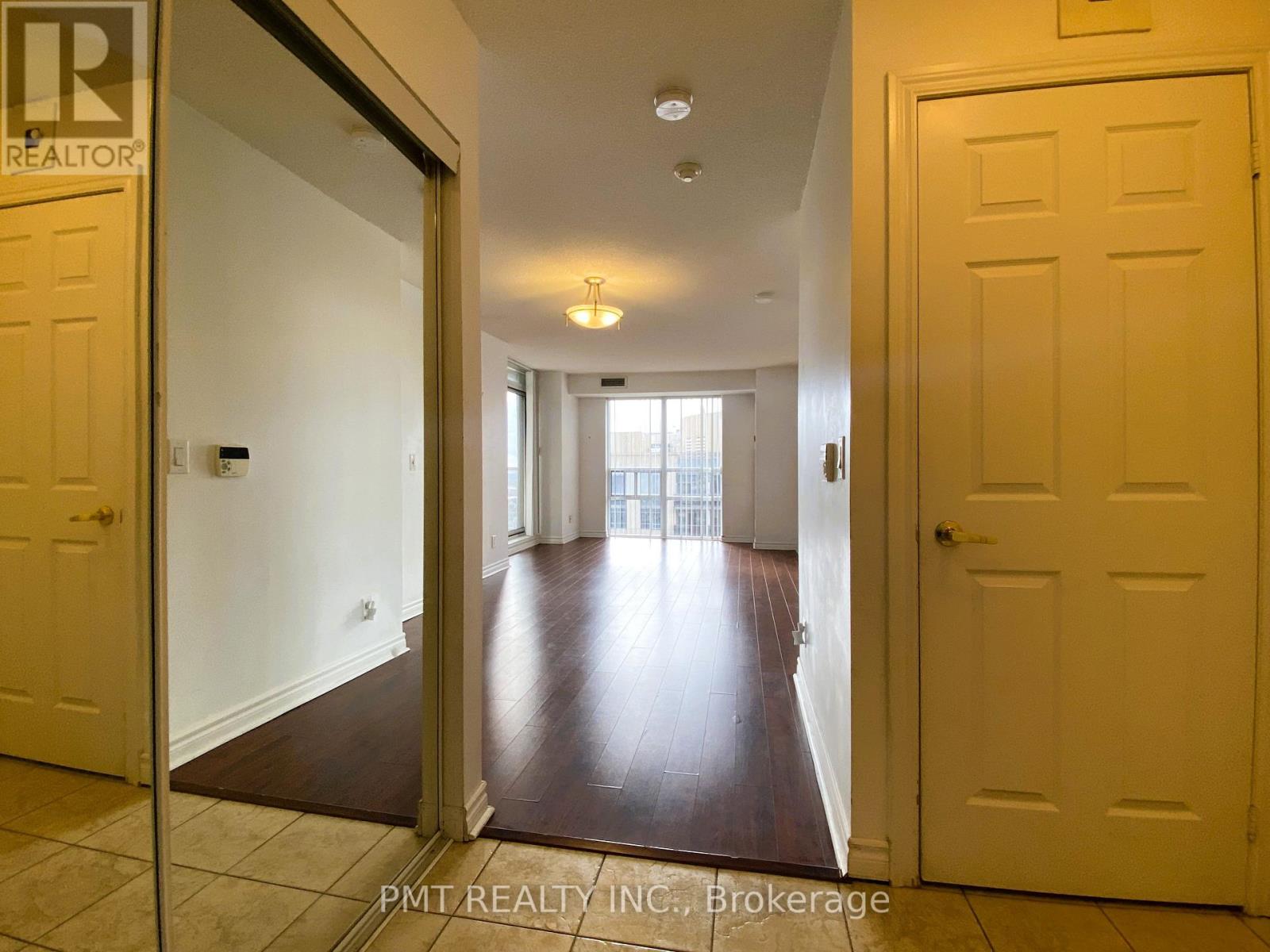 2203 - 5 Michael Power Place, Toronto, Ontario  M9A 0A3 - Photo 3 - W12474744