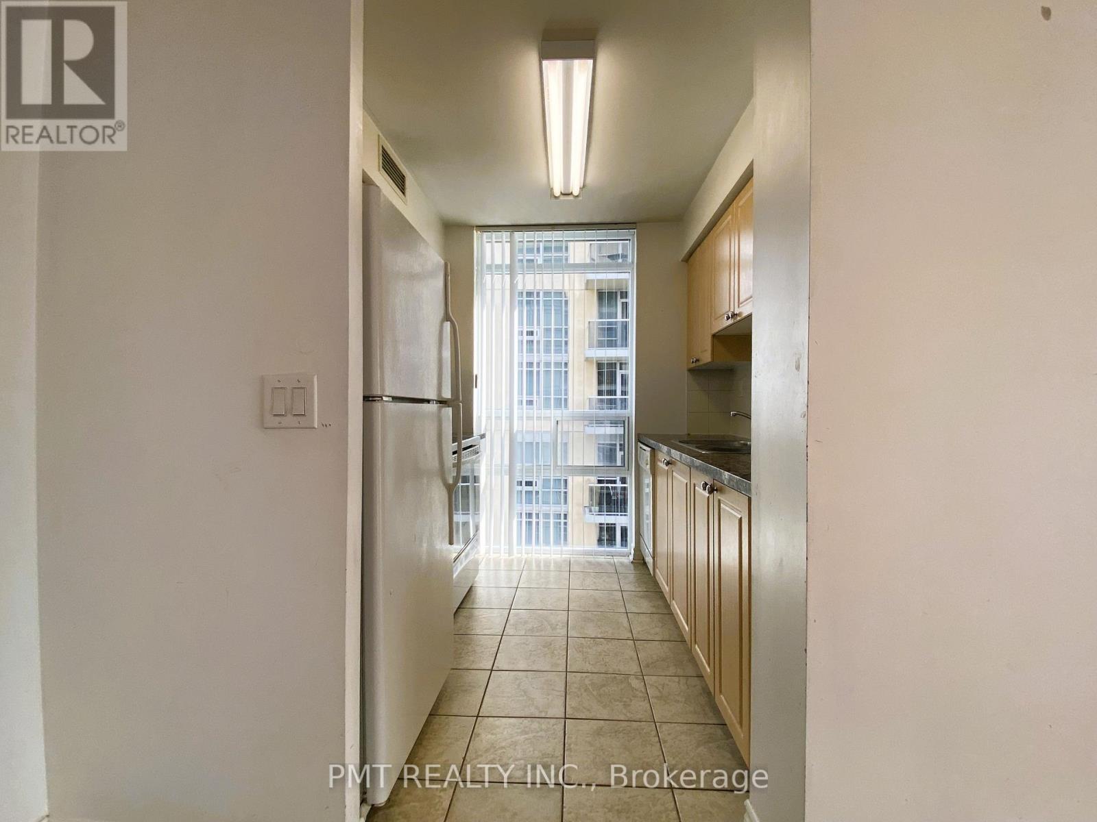 2203 - 5 Michael Power Place, Toronto, Ontario  M9A 0A3 - Photo 8 - W12474744