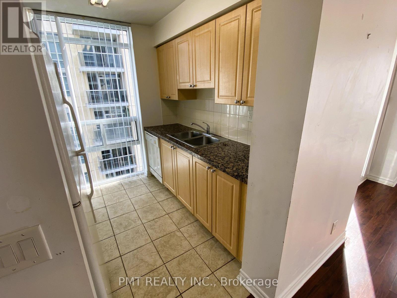 2203 - 5 Michael Power Place, Toronto, Ontario  M9A 0A3 - Photo 9 - W12474744