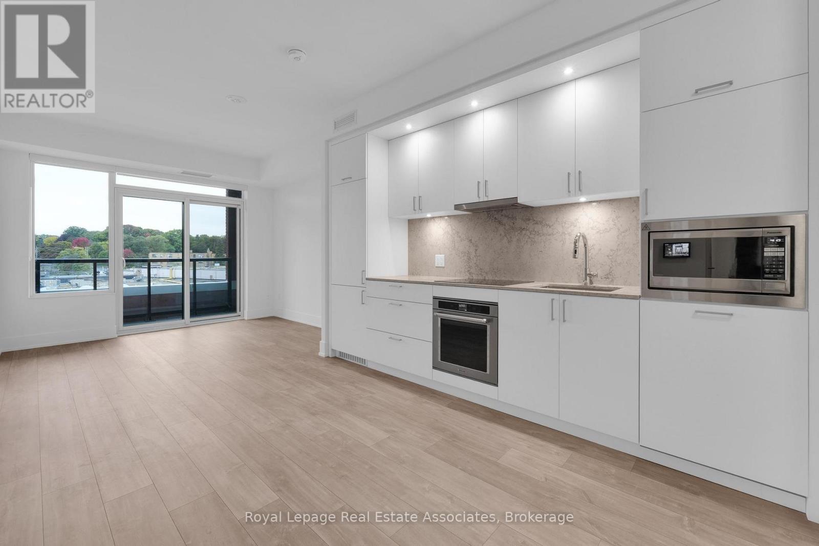 414 - 259 The Kingsway, Toronto, Ontario  M9A 0G2 - Photo 3 - W12474747