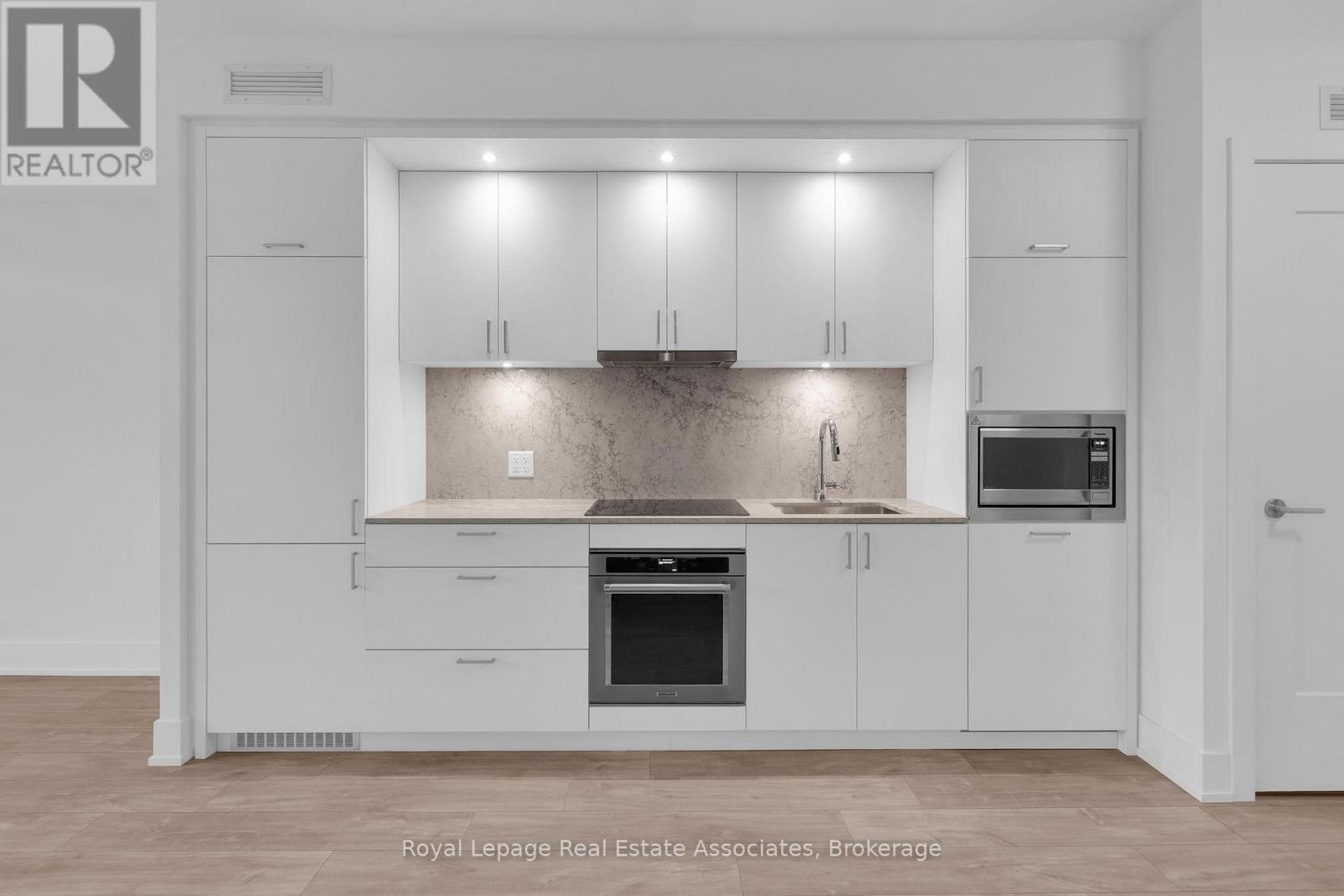 414 - 259 The Kingsway, Toronto, Ontario  M9A 0G2 - Photo 4 - W12474747