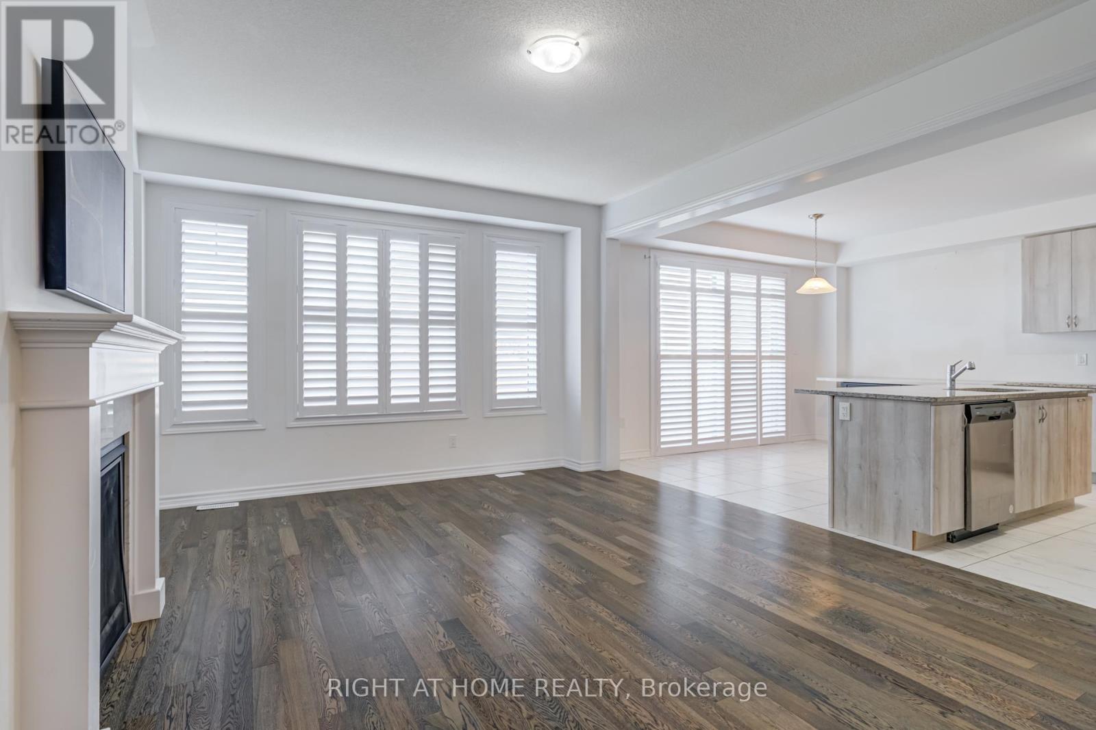 14 Moorhart Crescent, Caledon, Ontario  L7C 4J5 - Photo 7 - W12466843