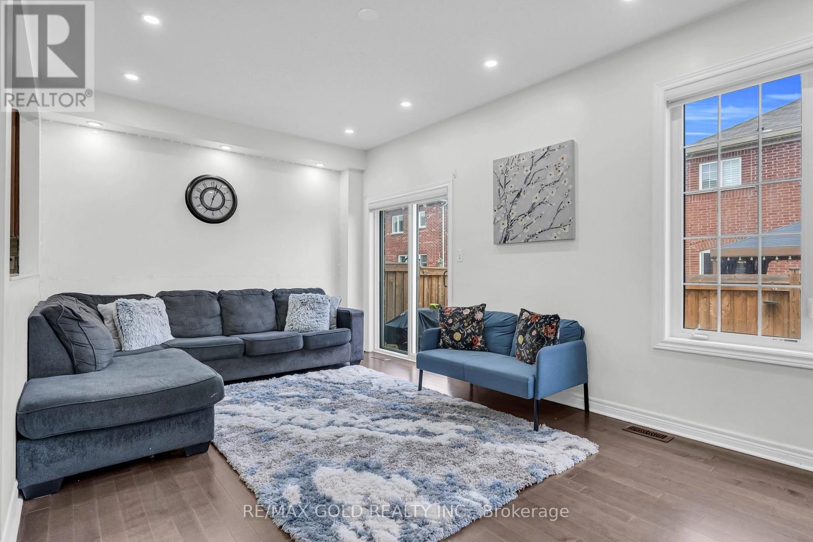564 Bessborough Drive, Milton, Ontario  L9T 7V2 - Photo 12 - W12463136