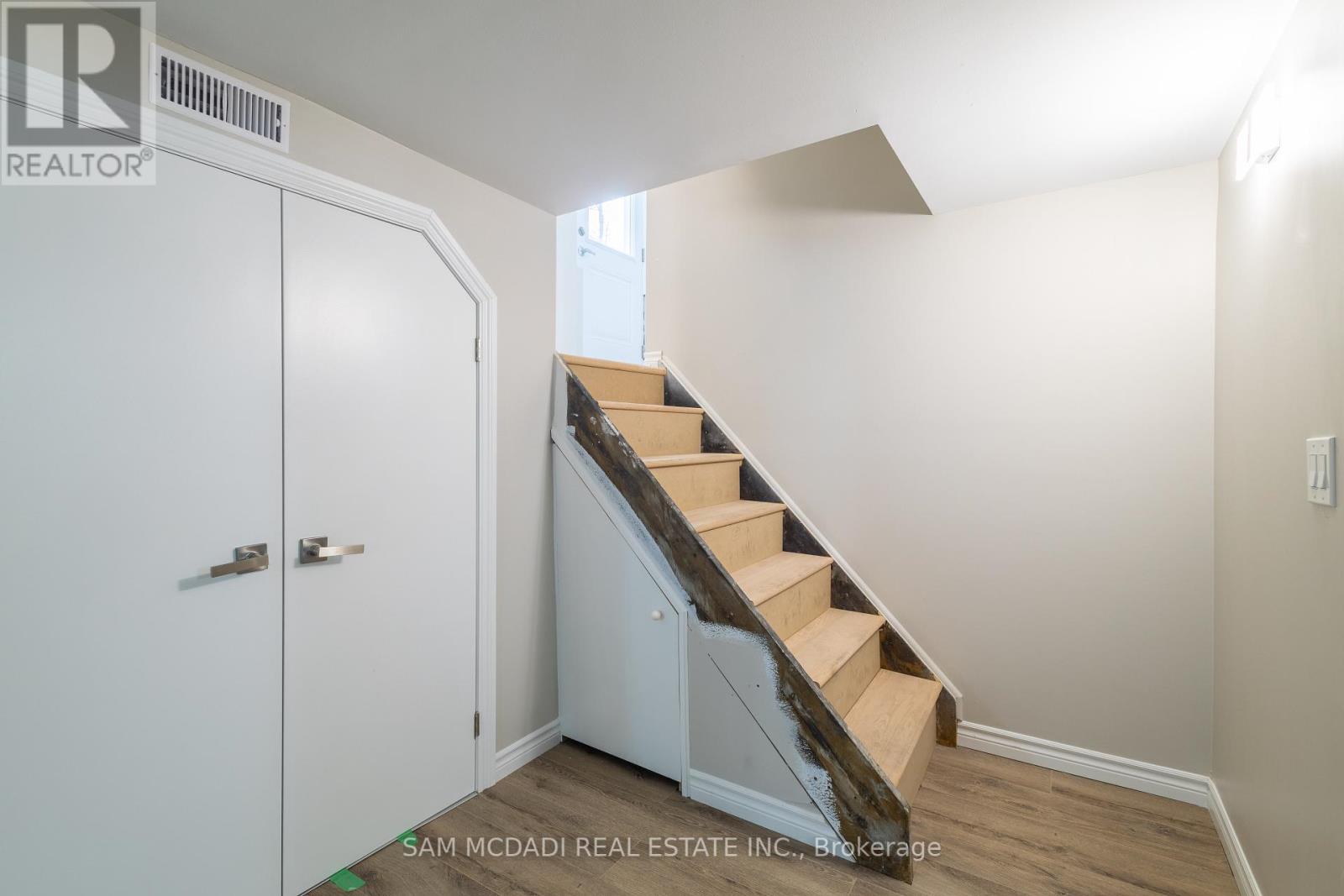 Lower - 606 Drymen Crescent, Mississauga (Mineola), Ontario  L5G 2P1 - Photo 20 - W12463782