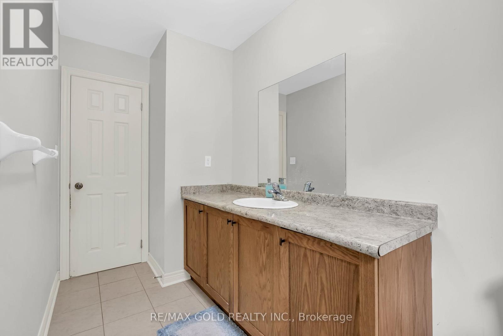 564 Bessborough Drive, Milton, Ontario  L9T 7V2 - Photo 21 - W12463136