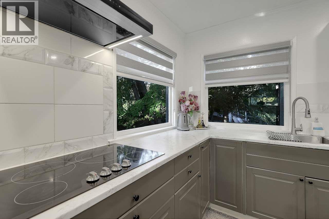 7822 Willard Street, Burnaby, British Columbia  V3N 2W5 - Photo 12 - R3055193