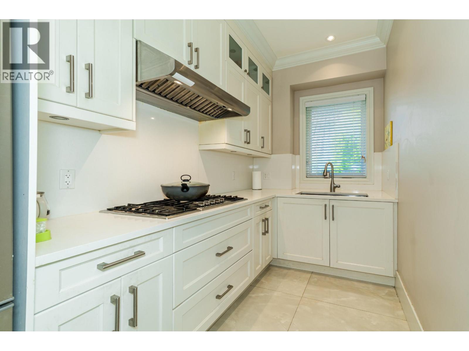 Listing Picture 17 of 31 : 9191 OAKMOND ROAD, Richmond / 烈治文 - 魯藝地產 Yvonne Lu Group - MLS Medallion Club Member