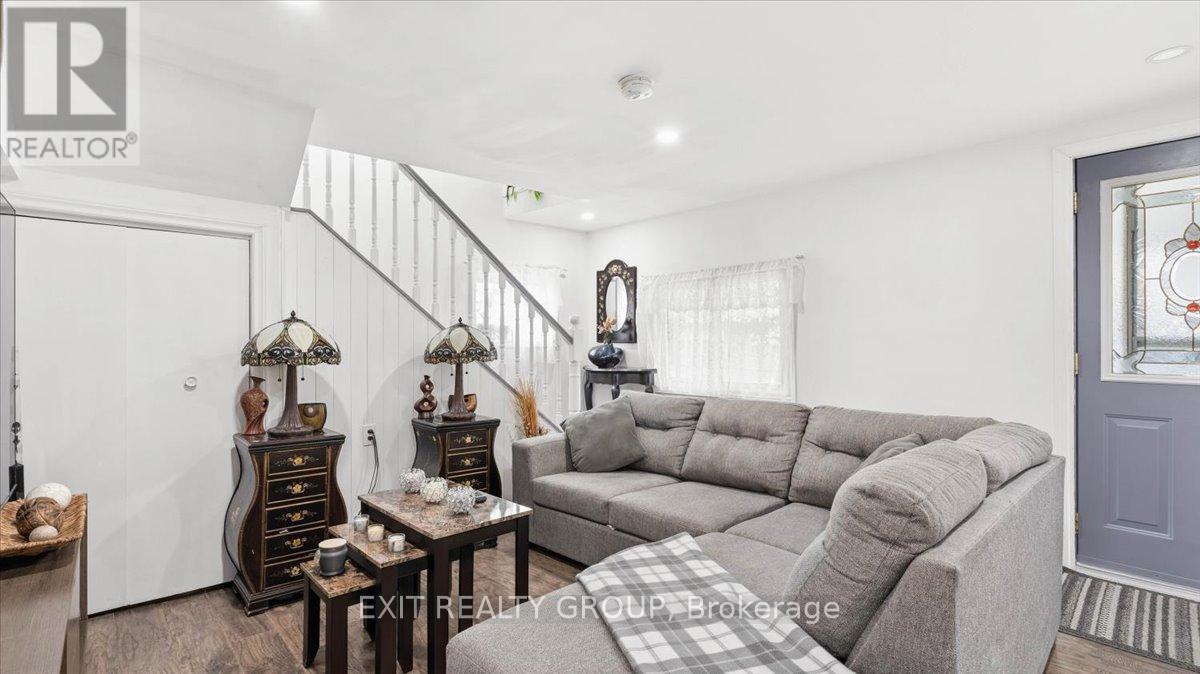 19 Ramsay Avenue, Quinte West, Ontario  K8V 2P6 - Photo 5 - X12474801