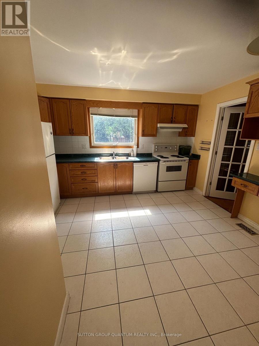 72 Teal Avenue, Hamilton, Ontario  L8E 3B2 - Photo 5 - X12214009