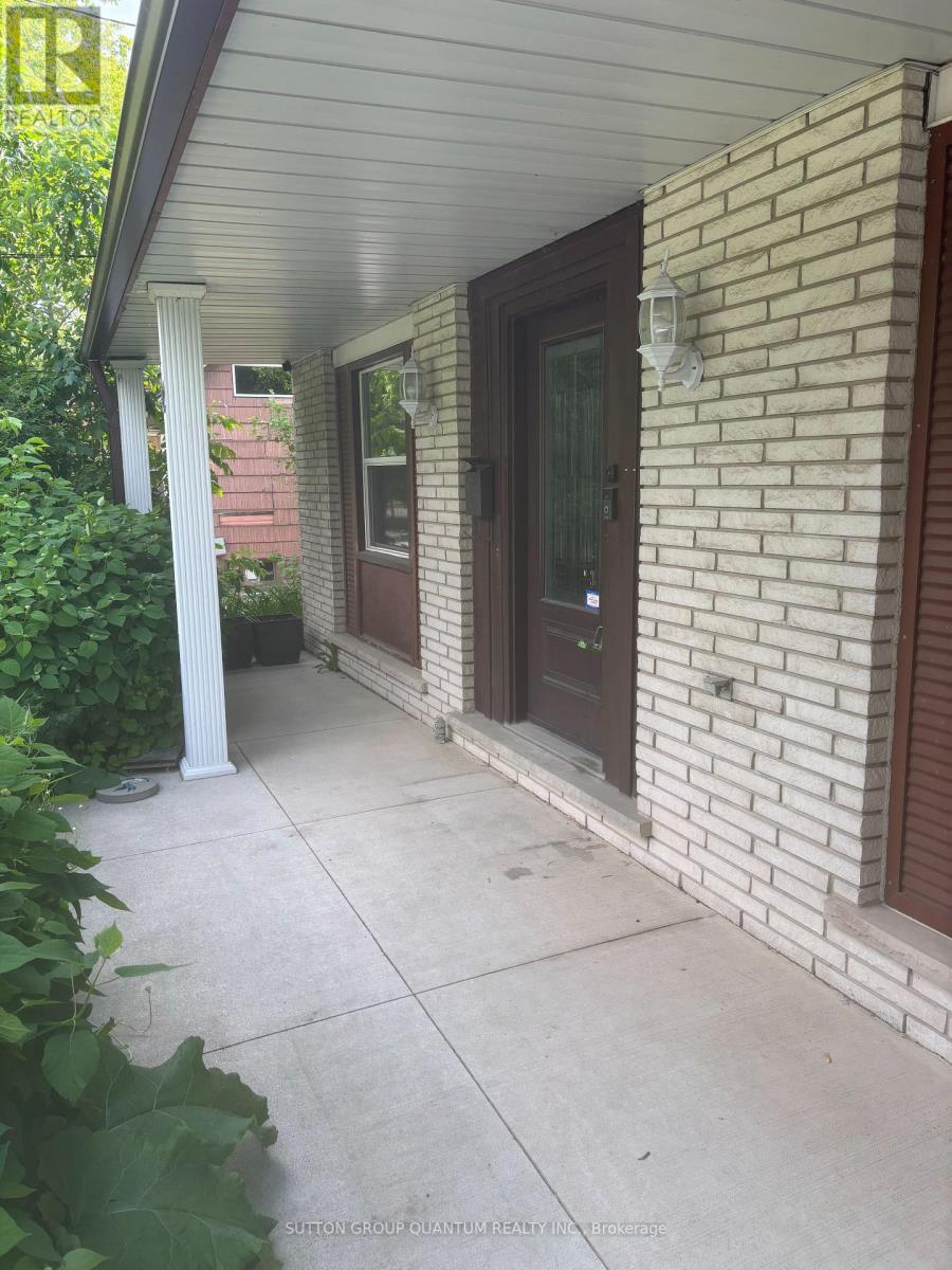 72 Teal Avenue, Hamilton, Ontario  L8E 3B2 - Photo 2 - X12214009
