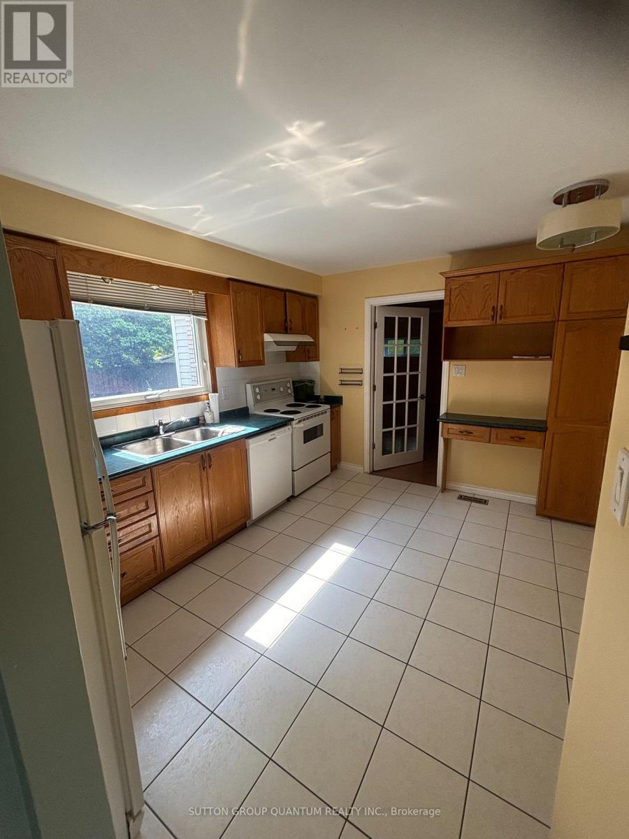 72 Teal Avenue, Hamilton, Ontario  L8E 3B2 - Photo 3 - X12214009