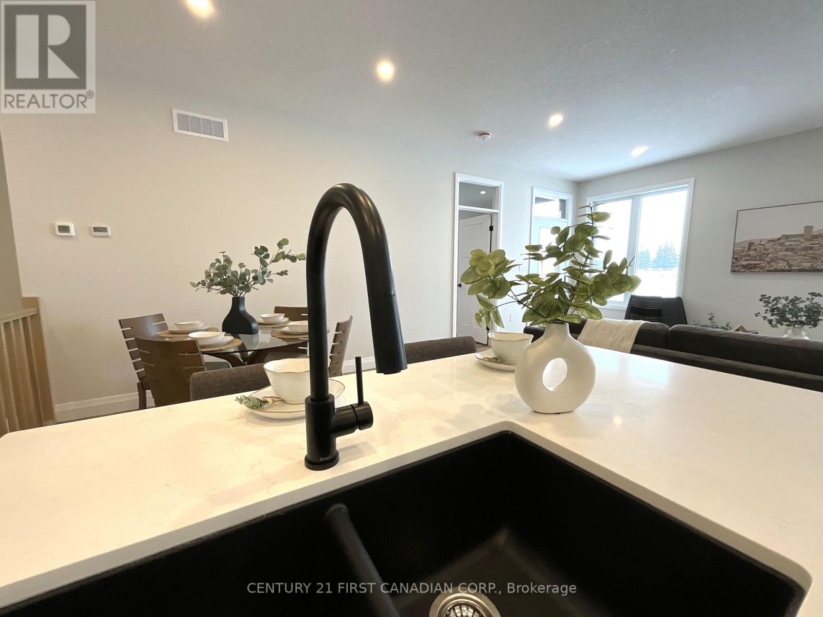 56 Postma Crescent, North Middlesex, Ontario  N0M 1A0 - Photo 17 - X12474821