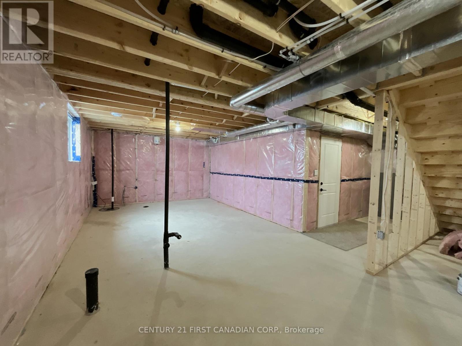 56 Postma Crescent, North Middlesex, Ontario  N0M 1A0 - Photo 33 - X12474821