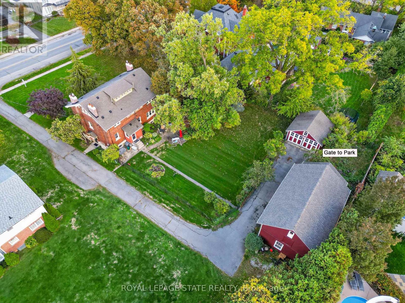102 MAIN STREET E, Grimsby, Ontario