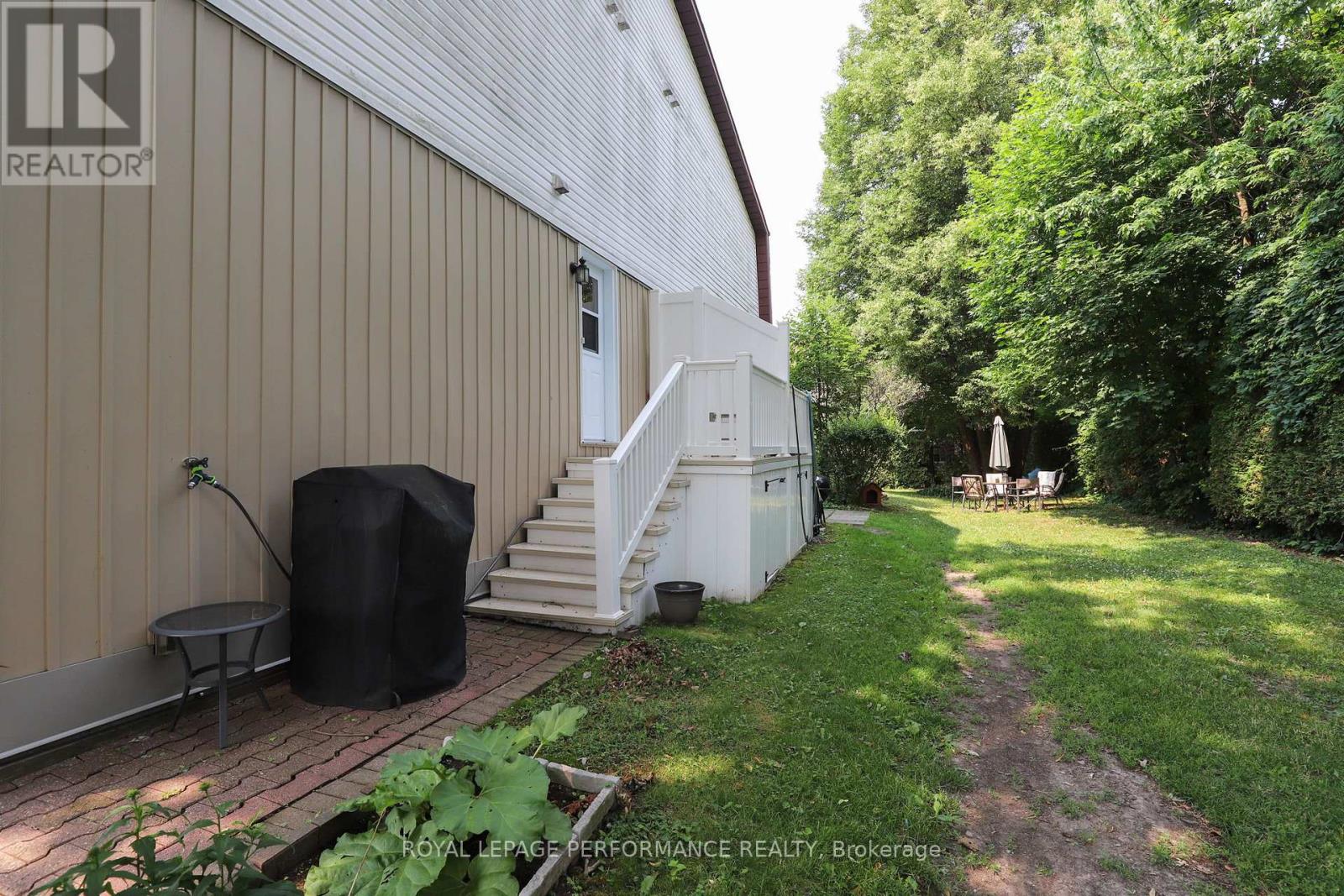 A - 2 Lovell Lane, Ottawa, Ontario  K2H 9B6 - Photo 14 - X12474782