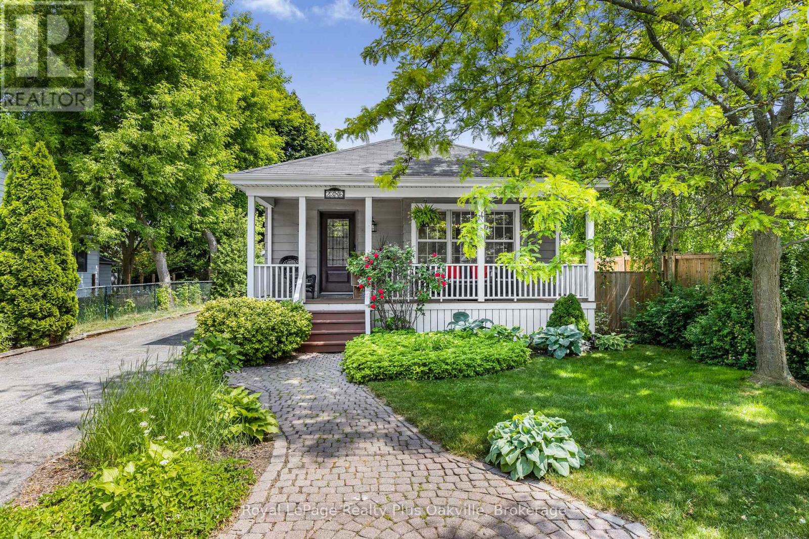 2386 Rebecca Street, Oakville, Ontario  L6L 2A9 - Photo 3 - W12474755