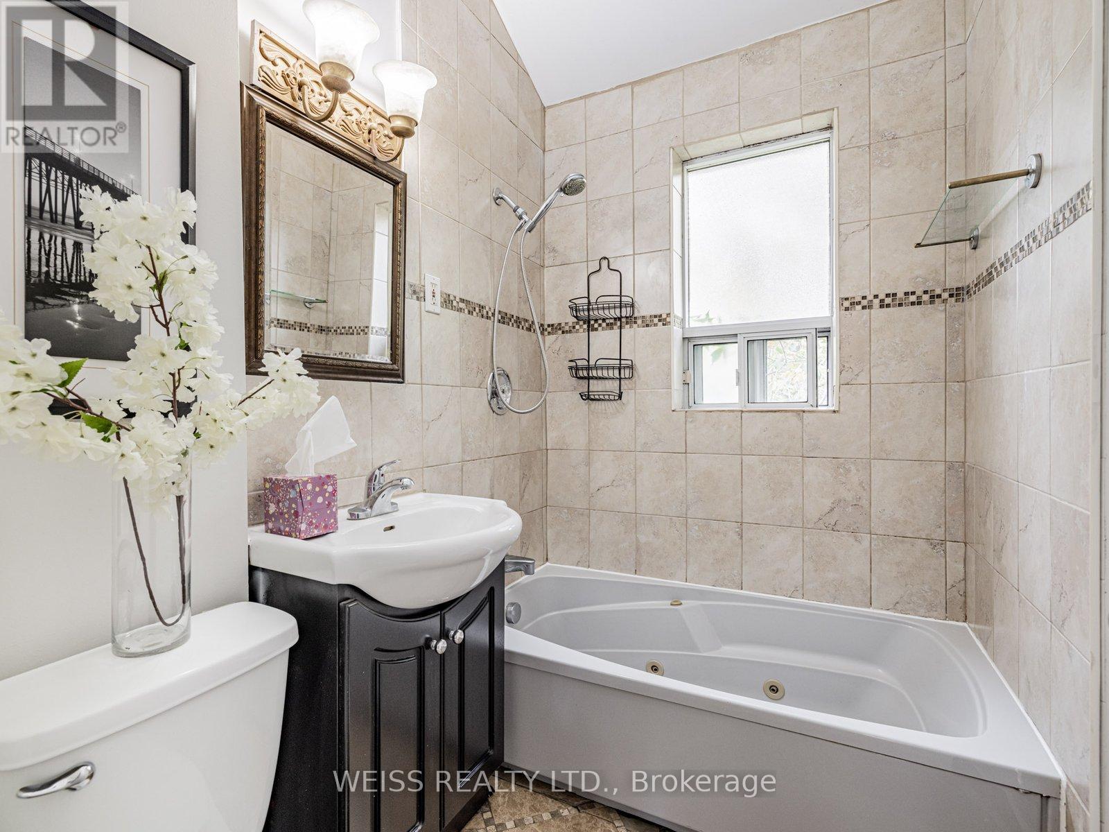 3 Khedive Avenue, Toronto, Ontario  M6A 2G1 - Photo 19 - C12474685