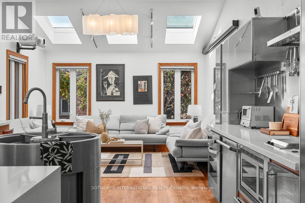 114 Margueretta Street, Toronto, Ontario  M6H 3S3 - Photo 18 - C12474751