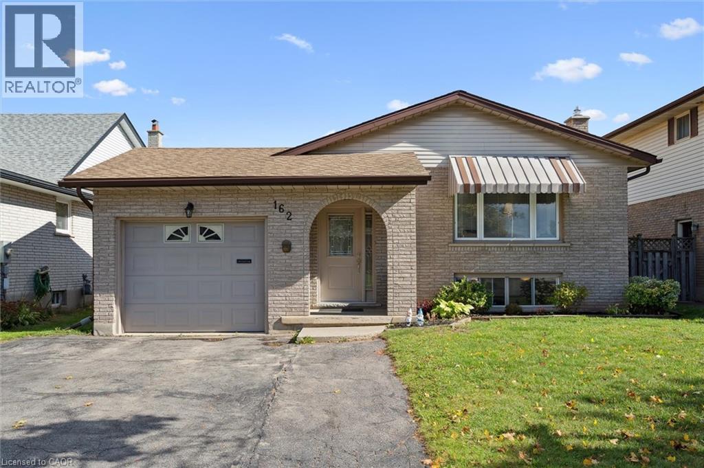 162 THE COUNTRY Way, Kitchener, Ontario