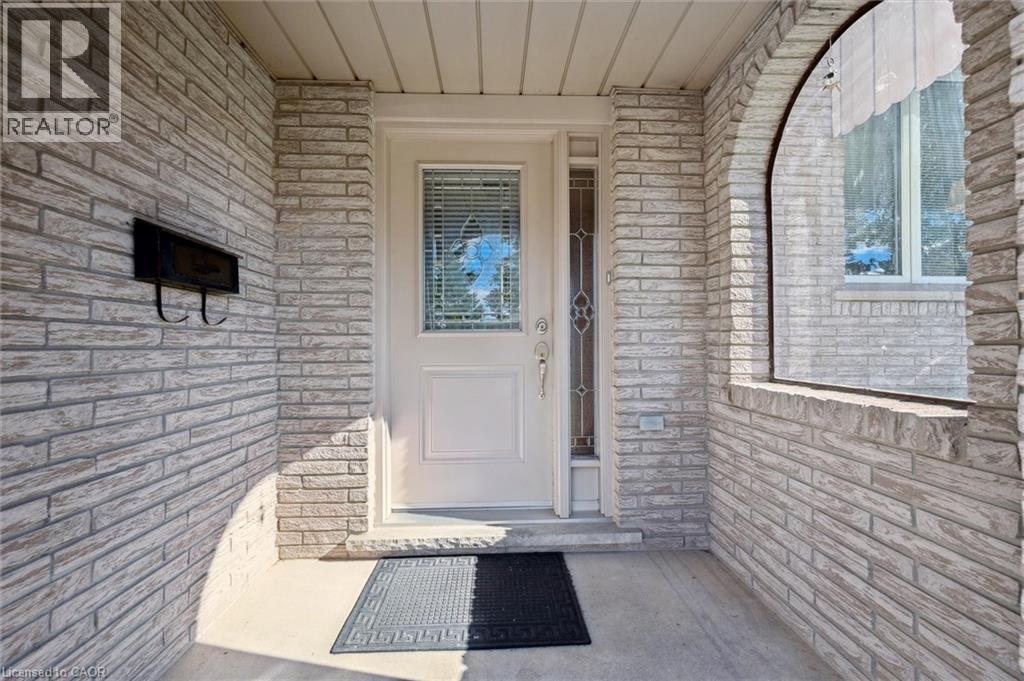 162 The Country Way, Kitchener, Ontario  N2E 2L2 - Photo 2 - 40779215