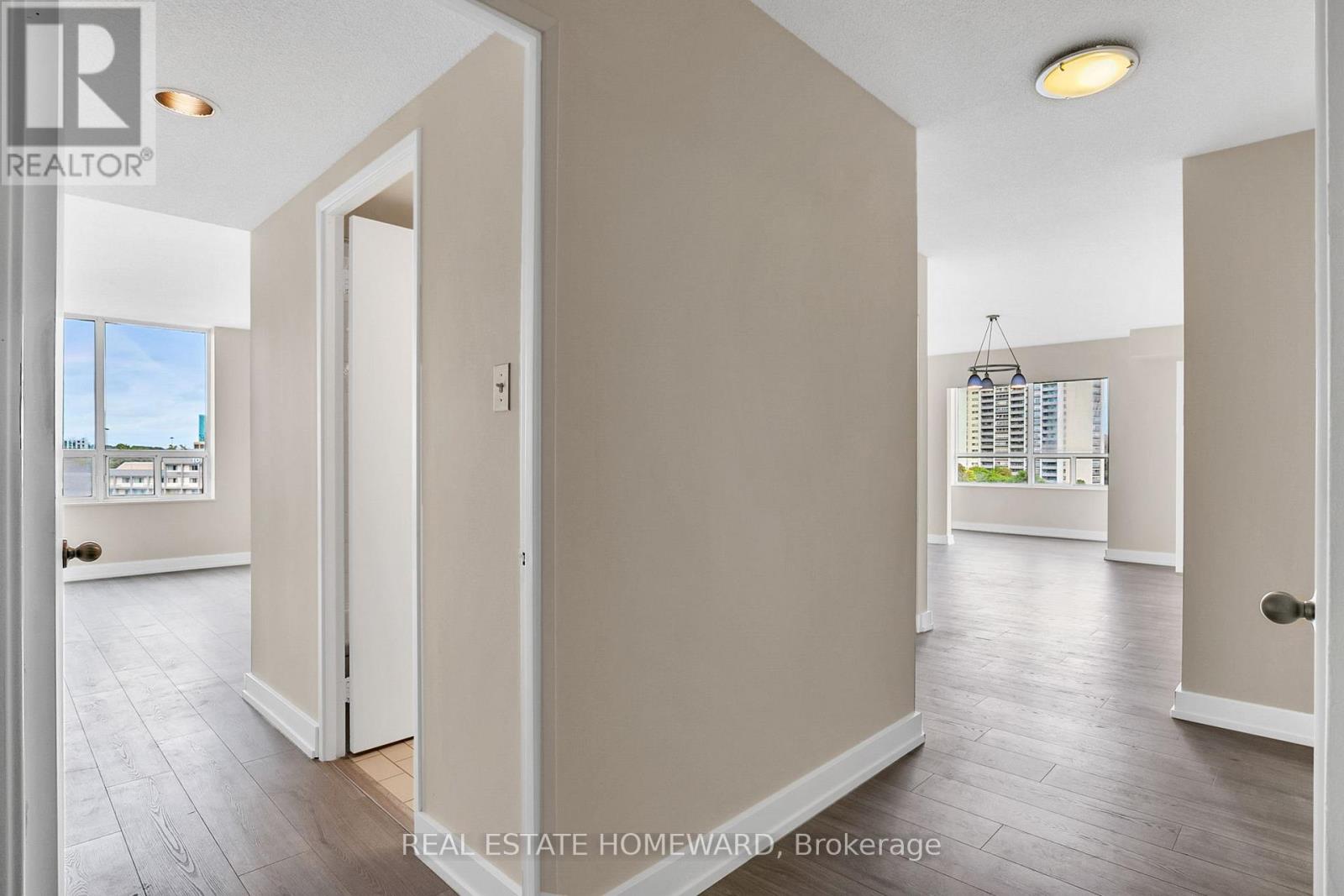 1006 - 215 Wynford Drive, Toronto, Ontario  M3C 3P5 - Photo 5 - C12474786