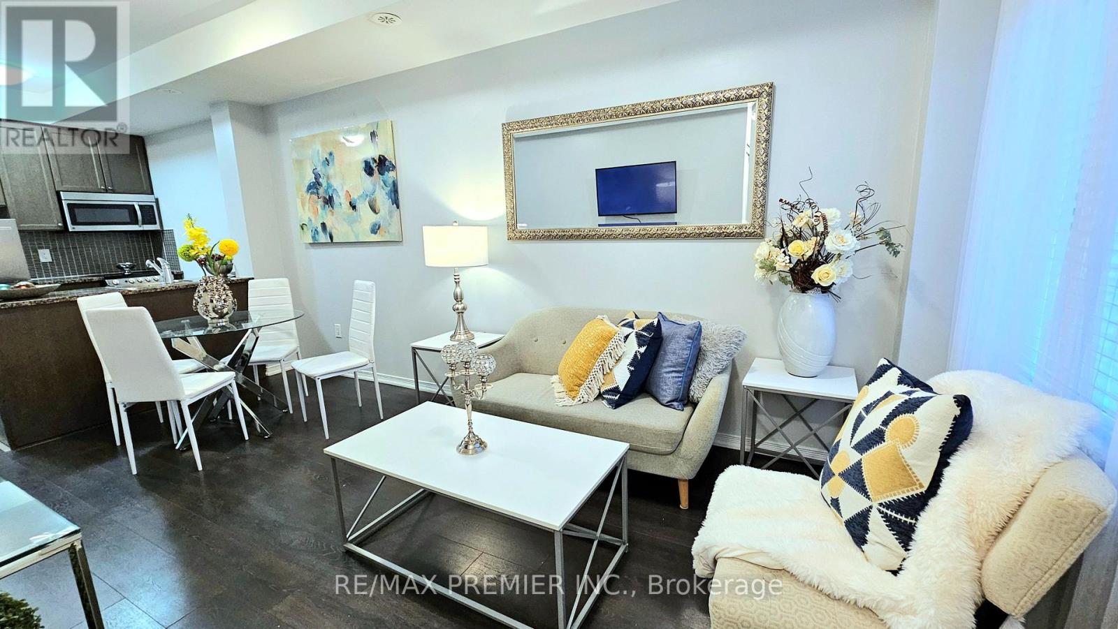 272 - 19 Coneflower Crescent, Toronto, Ontario  M2R 0A5 - Photo 4 - C12474816