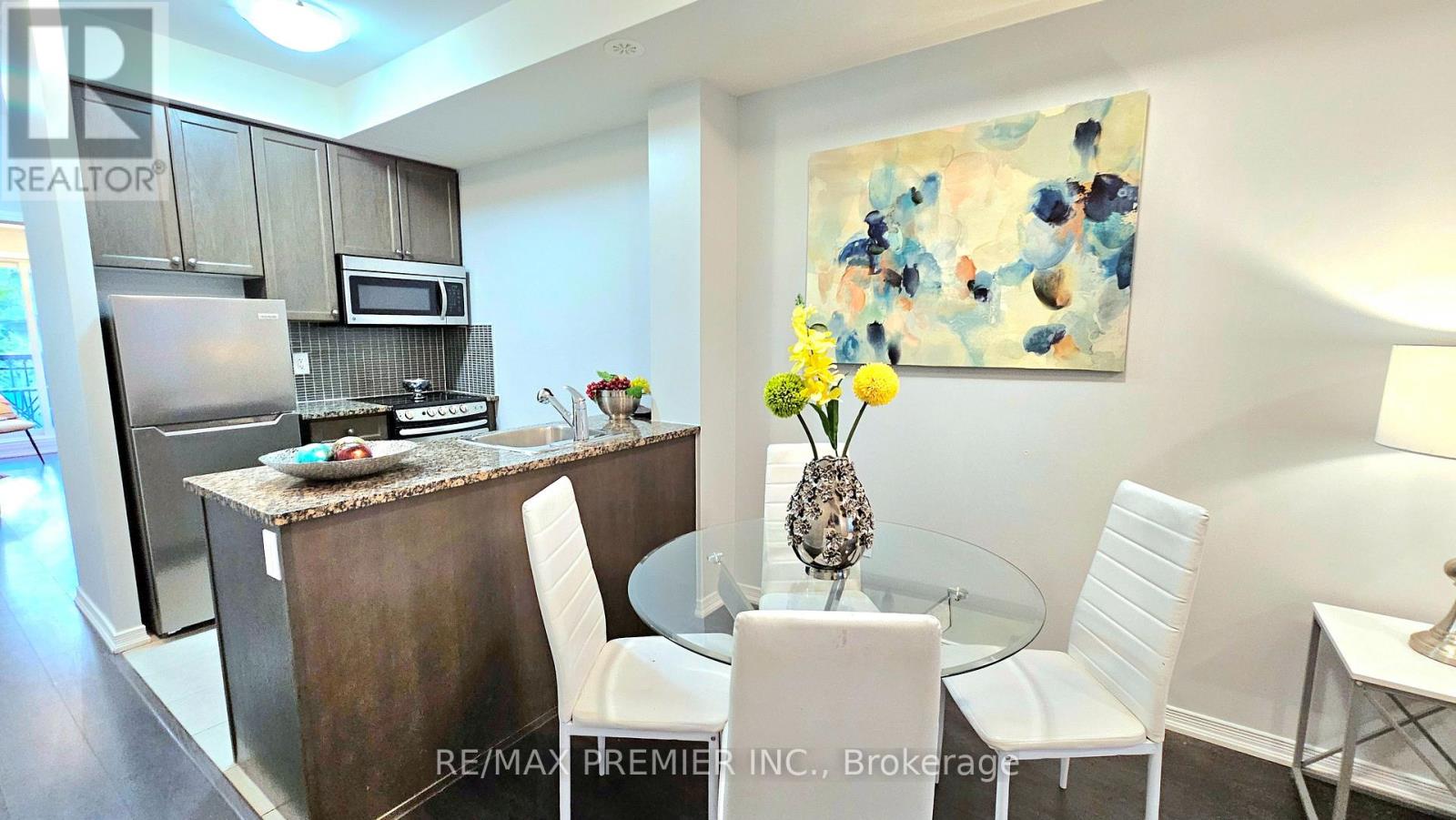 272 - 19 Coneflower Crescent, Toronto, Ontario  M2R 0A5 - Photo 5 - C12474816