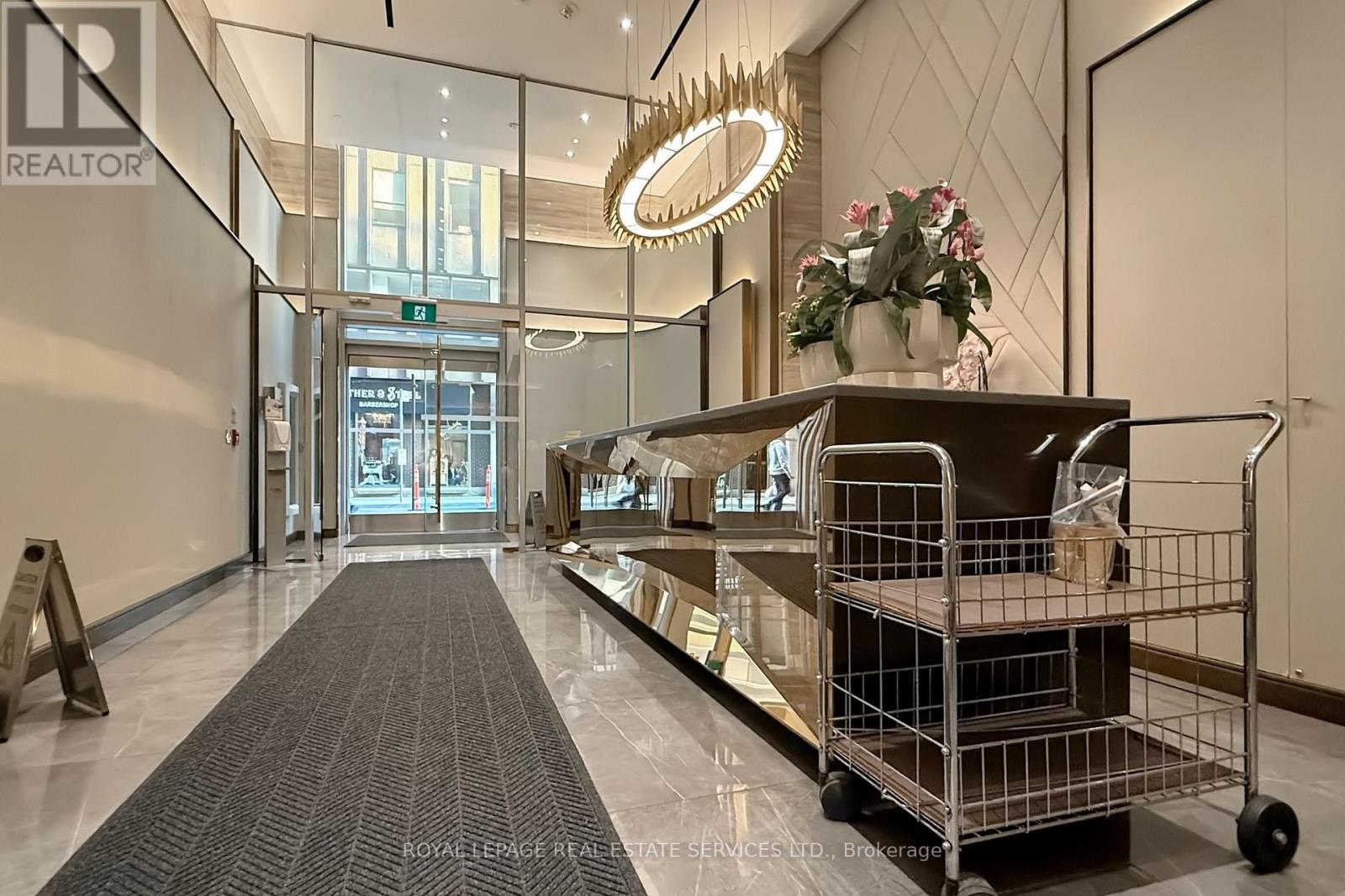 808 - 88 Cumberland Street, Toronto, Ontario  M5R 1A3 - Photo 4 - C12474823