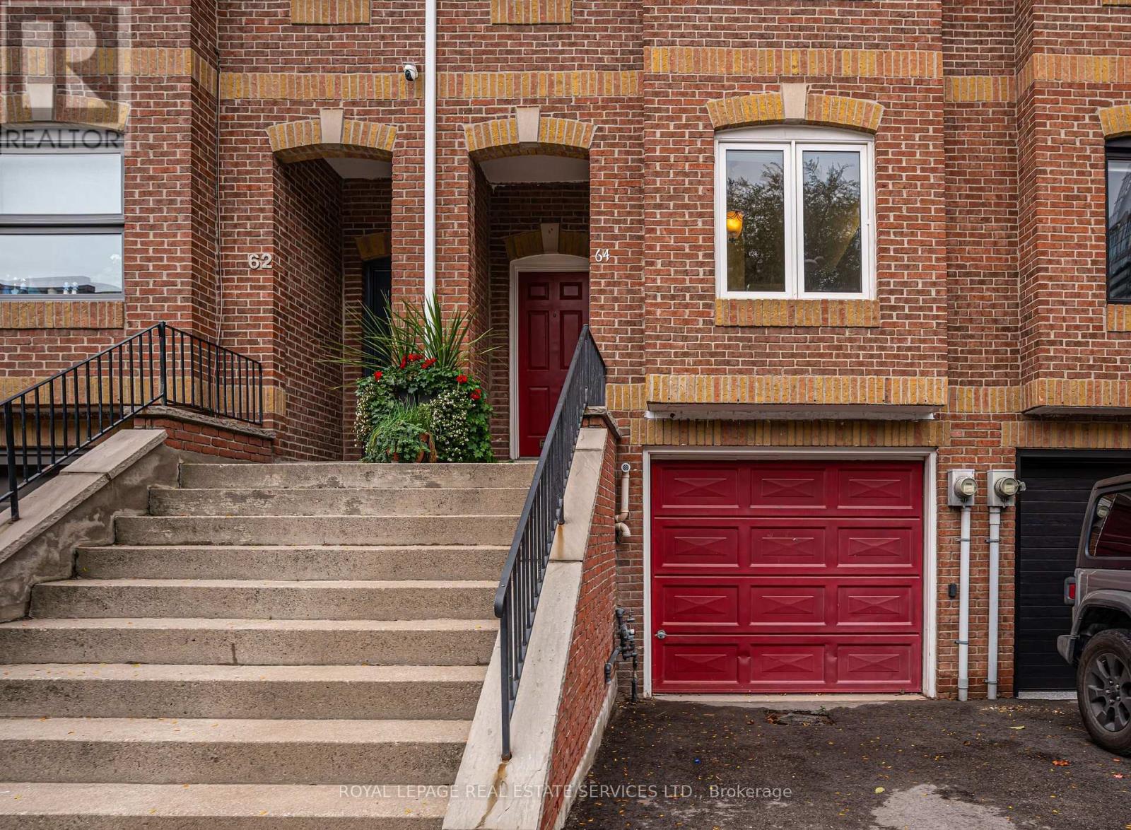 64 Arnold Avenue, Toronto, Ontario  M5A 3B2 - Photo 2 - C12474839