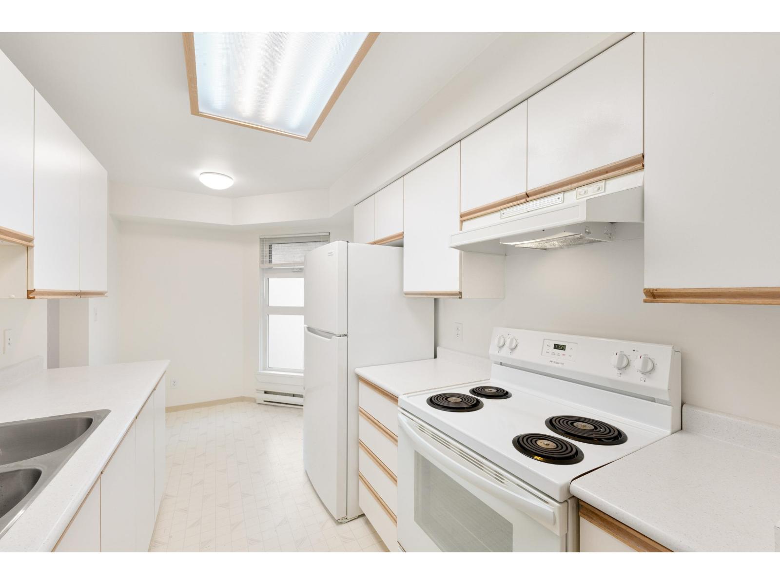 D303 9838 Whalley Boulevard, Surrey, British Columbia  V3T 5S8 - Photo 10 - R3005472