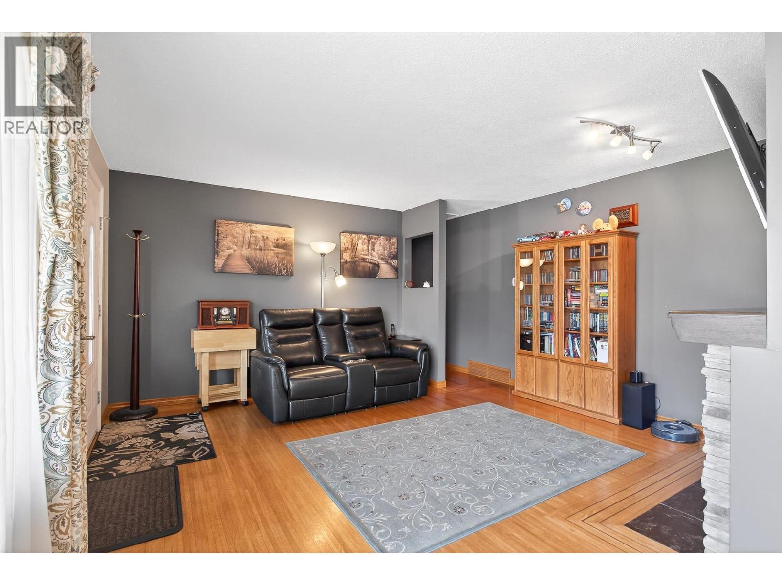 2126 Kugler Avenue, Coquitlam, British Columbia  V3K 2S6 - Photo 8 - R3052845