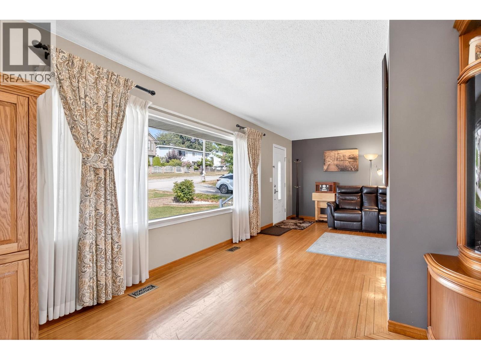 2126 Kugler Avenue, Coquitlam, British Columbia  V3K 2S6 - Photo 9 - R3052845