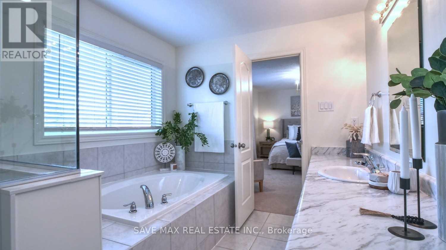 18 Bruce Cameron Drive, Clarington, Ontario  L1C 0W2 - Photo 10 - E12474791