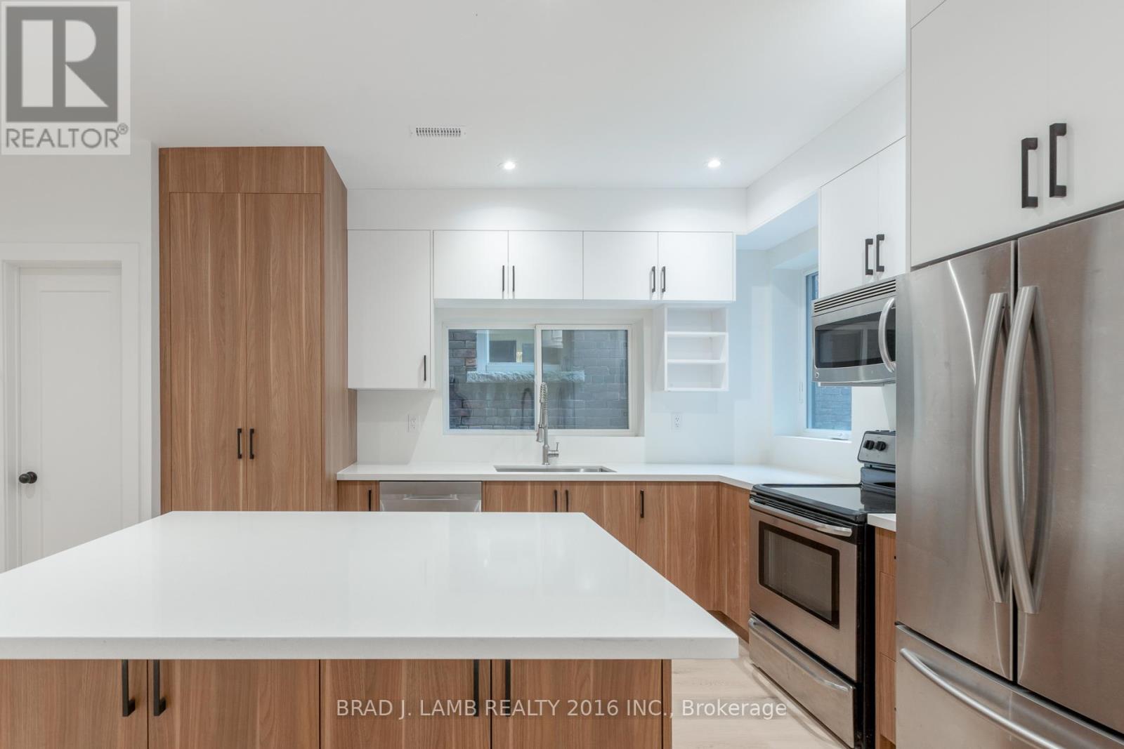 MAIN FLOOR - 84 SPARKHALL AVENUE, Toronto, Ontario