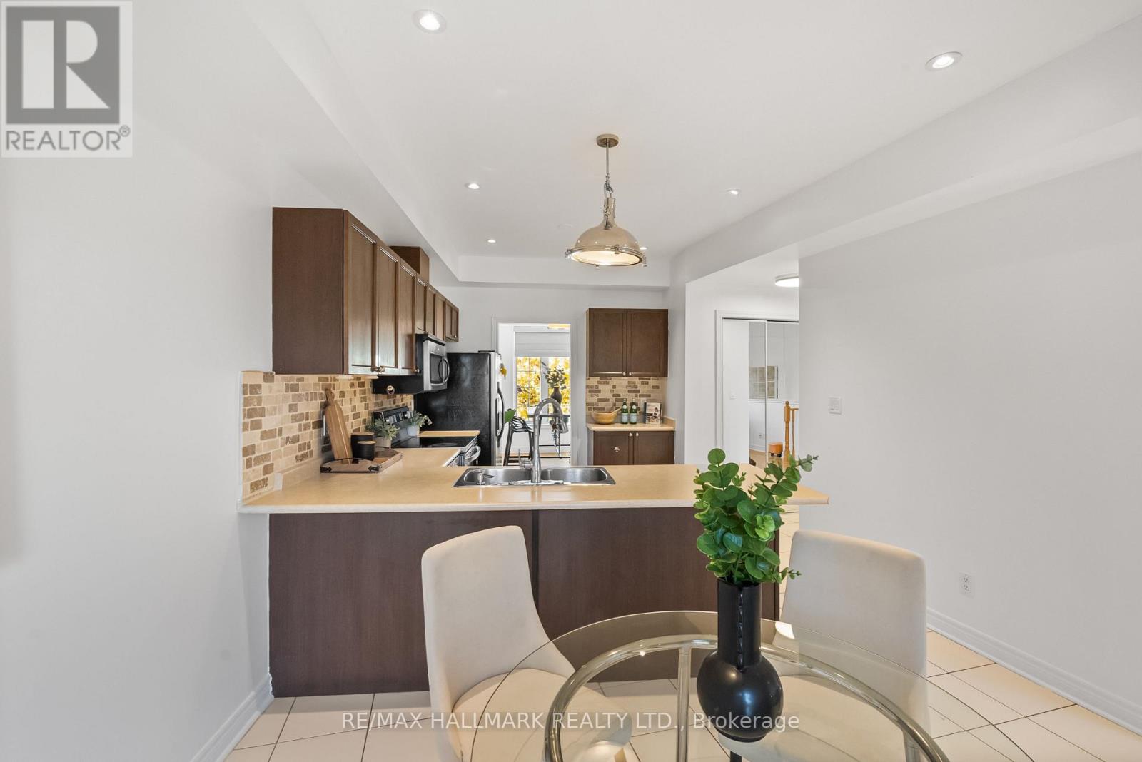 22 - 30 Greensborough Village Circle, Markham, Ontario  L6E 1Z1 - Photo 11 - N12474763
