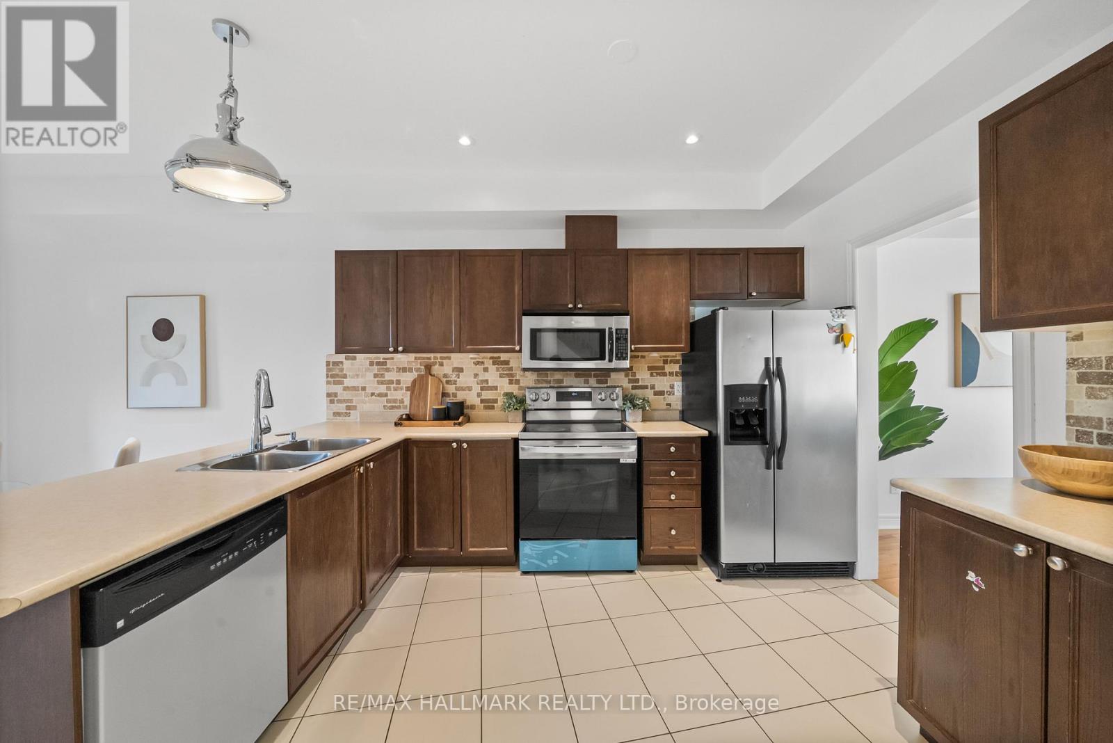 22 - 30 Greensborough Village Circle, Markham, Ontario  L6E 1Z1 - Photo 13 - N12474763