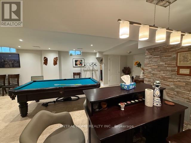 Basement Apartment - 89 Old Colony Road, Richmond Hill, Ontario  L4E 3X2 - Photo 5 - N12474825